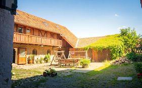 Bauernhof Lisa Offenstall und Taubenschlag
